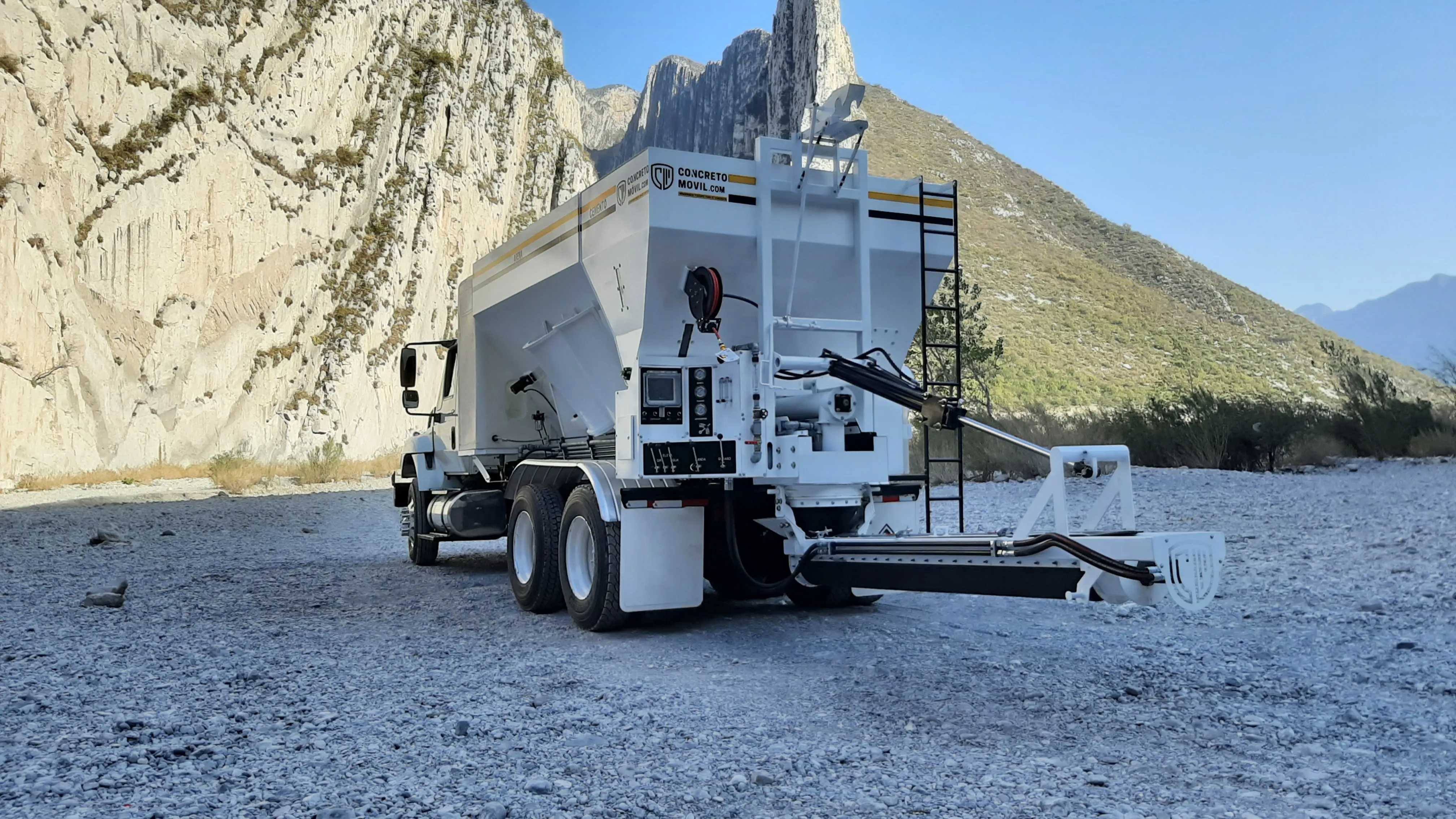 Diferencia entre renta y compra de planta de concreto móvil al trabajar en proyectos de difícil acceso y alta montaña.